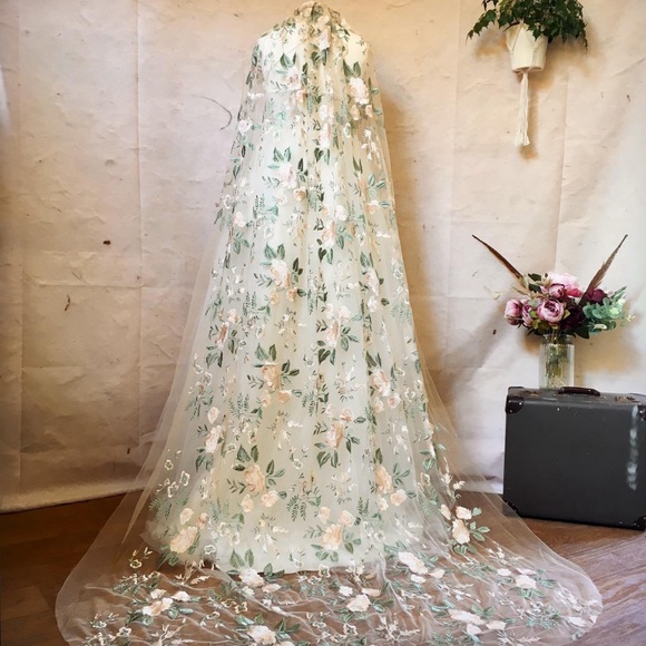 Embroidered Veil - Pink Rose on White Tulle - 118inches - Picture 4 of 12